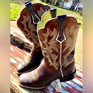 🪺Ariat Leather Tombstone Embroidered Western Boots